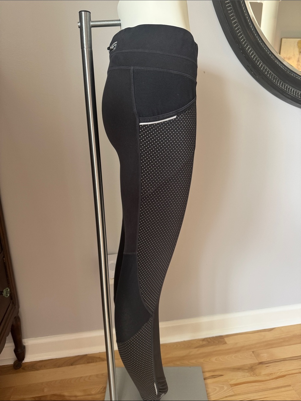 Athleta Black leggings size medium M polka dots detail and pockets